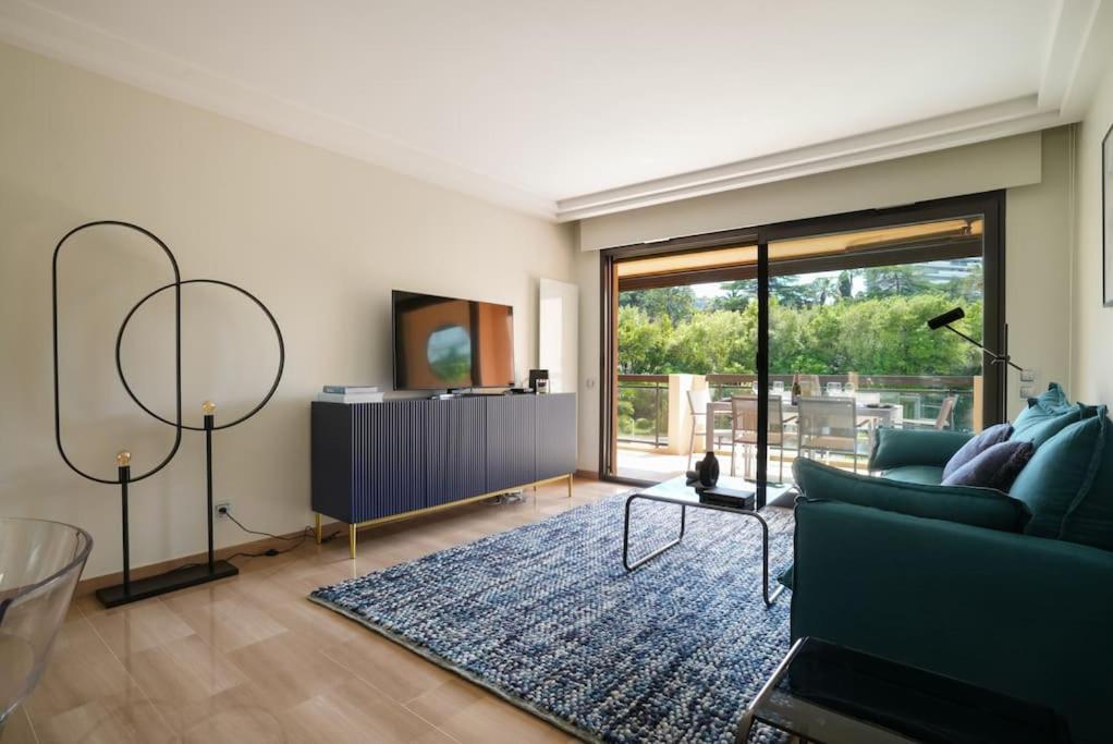 Diamant Bleu Et Piscine Apartment